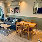 New Modern Deco\' Apartment, With View, Pool, Spa And Sauna